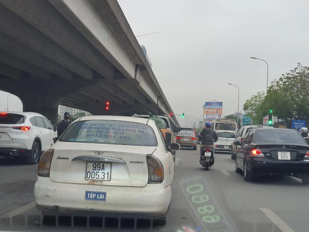 Theo quy định của Nghị định 70/2022, xe tập lái các hạng sẽ thuộc quyền sử dụng hợp pháp của cơ sở đào tạo lái xe. Ảnh: THY NHUNG