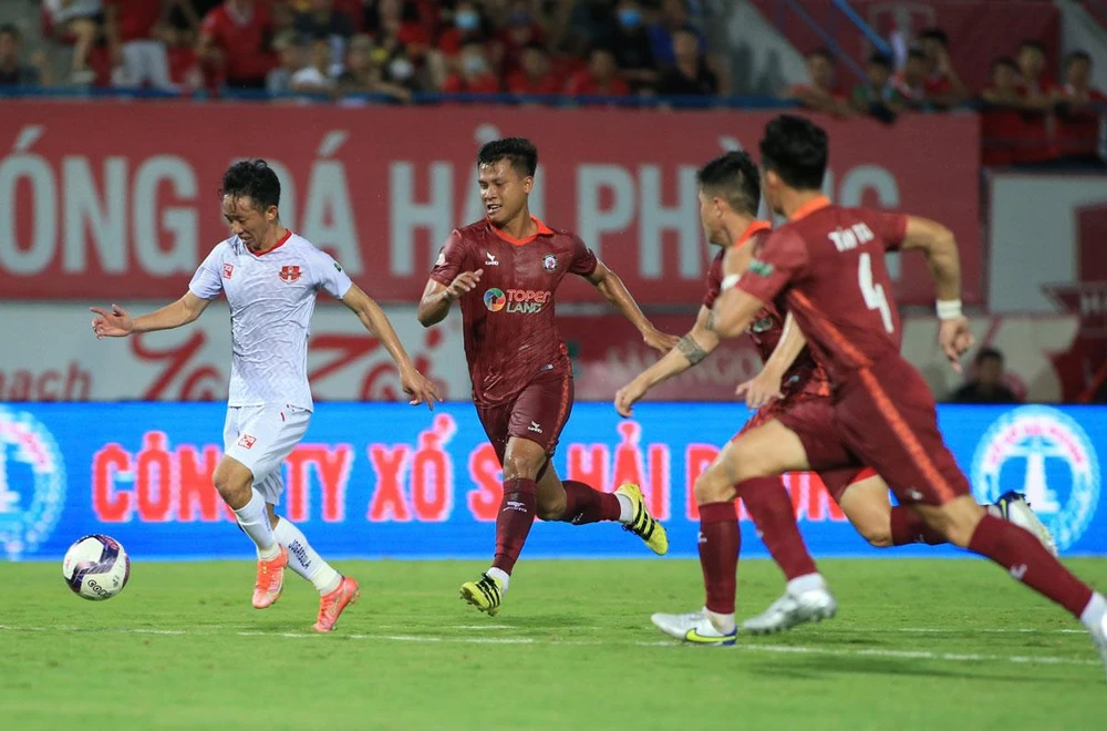 Châu Ngọc Quang ít có cơ hội ra sân trong màu áo HA Gia Lai nhưng về Hải Phòng luôn được đá chính và là tiền vệ nguy hiểm cùng với Triệu Việt Hưng. Ảnh: ANH PHƯƠNG