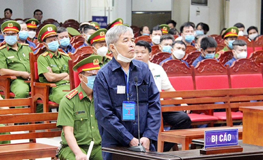 Bị cáo Phan Thanh Hữu trình bày tại phiên tòa. Ảnh: VH