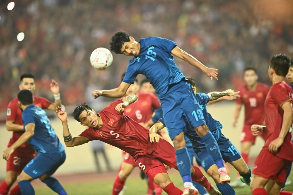 Sau tình huống này Văn Thanh tung cú sút tuyệt đẹp quân bình 2-2, mở ra hy vọng cho đội tuyển Việt Nam trước lượt về. Ảnh: HẢI THỊNH Sau tình huống này Văn Thanh tung cú sút tuyệt đẹp quân bình 2-2, mở ra hy vọng cho đội tuyển Việt Nam trước lượt về. Ảnh: HẢI THỊNH