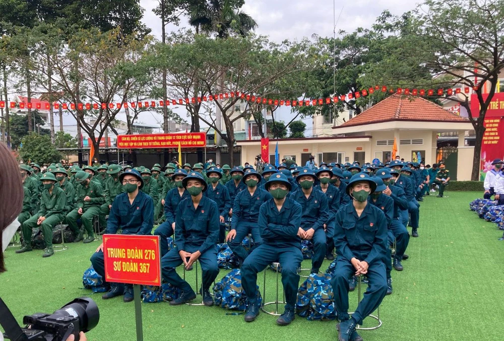 Thanh niên TP.HCM lên đường nhập ngũ hồi tháng 2-2022. Ảnh minh họa: HOÀNG GIANG