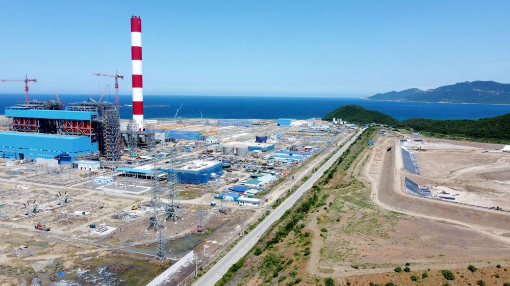 Khu vực Nam Vân Phong thu hút các dự án năng lượng, bến cảng và công nghiệp. Ảnh: TN