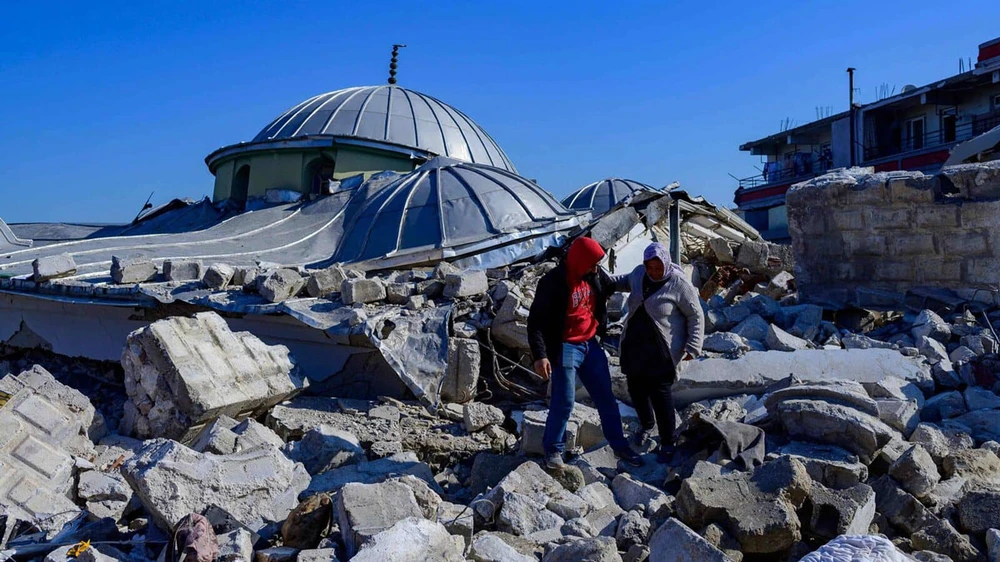 Đống đổ nát của một nhà thờ Hồi giáo ở tỉnh hatay (Thổ Nhĩ Kỳ) ngày 16-2. Ảnh: AFP