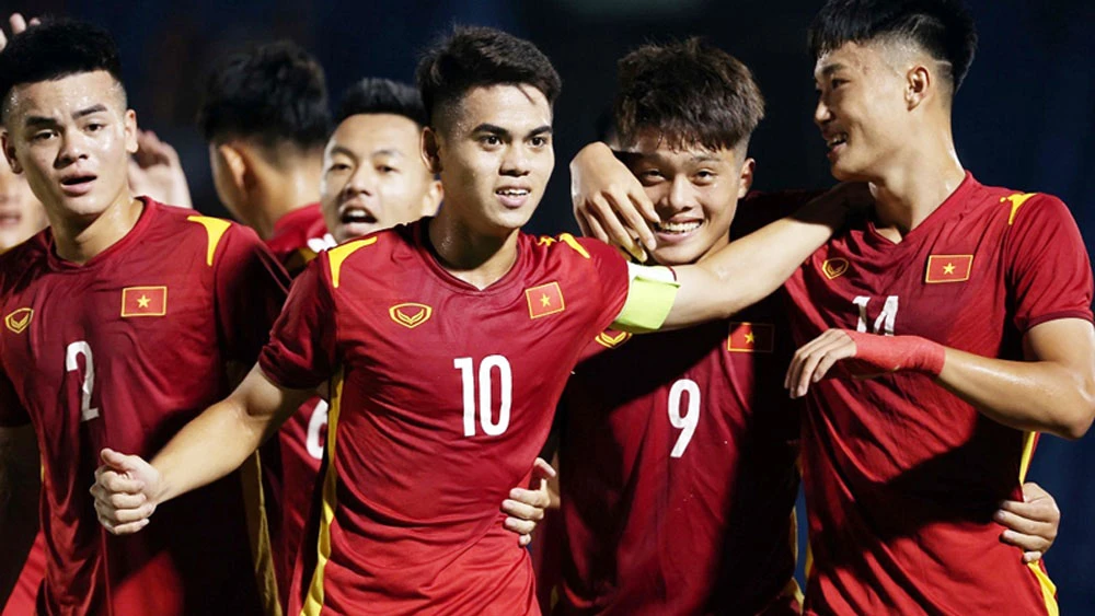 Khuất Văn Khang (10) bình phục chấn thương và trở lại mạnh mẽ trong thành phần U-20 Việt Nam. Ảnh: VFF