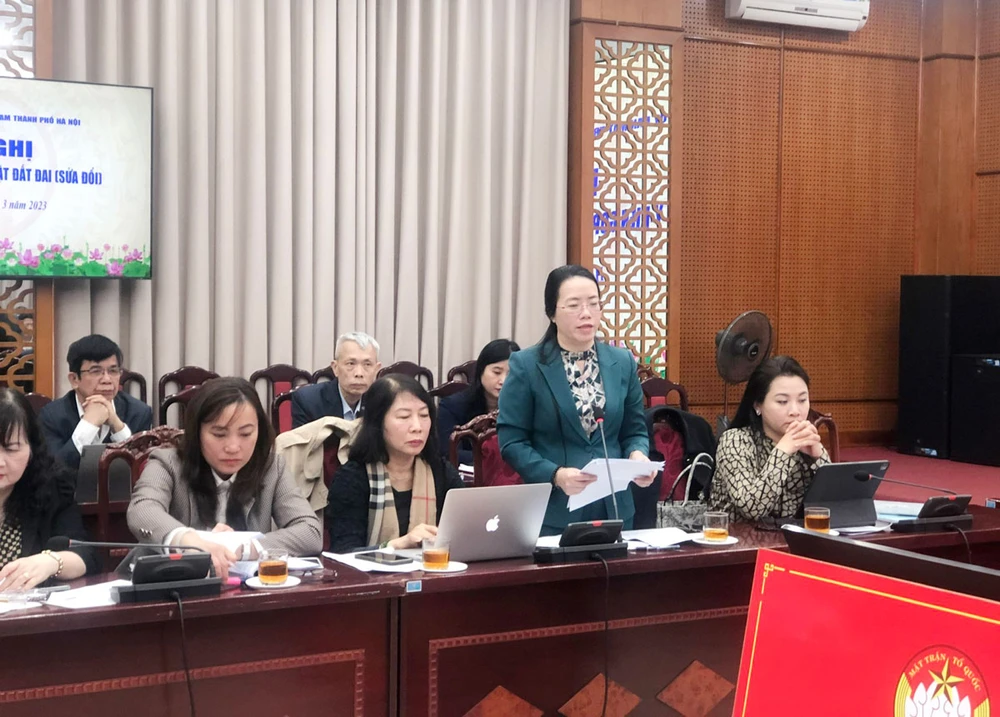 Bà Phạm Hải Hoa, Chủ tịch Hội Nông dân TP Hà Nội, phát biểu tại hội nghị. Ảnh: TRỌNG PHÚ Bà Phạm Hải Hoa, Chủ tịch Hội Nông dân TP Hà Nội, phát biểu tại hội nghị. Ảnh: TRỌNG PHÚ