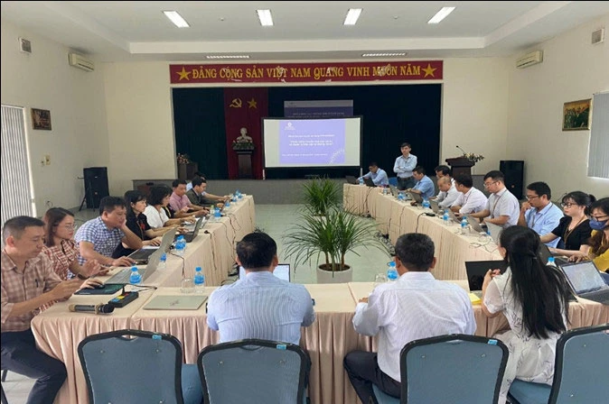 Đào tạo người dùng phần mềm eCAT và WMS.