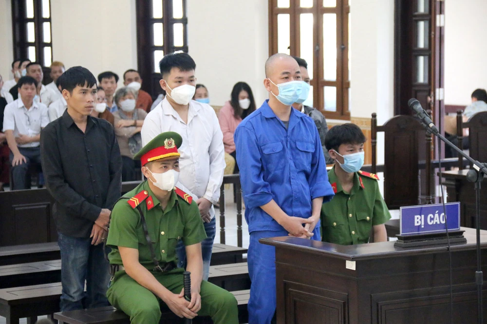 Các bị cáo tại tòa. Ảnh: TN