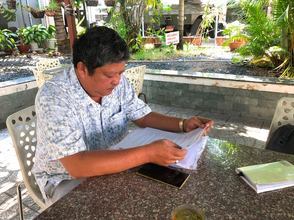 Ông Nguyễn Phú Quí mòn mỏi chờ được thi hành án. Ảnh: NHẪN NAM