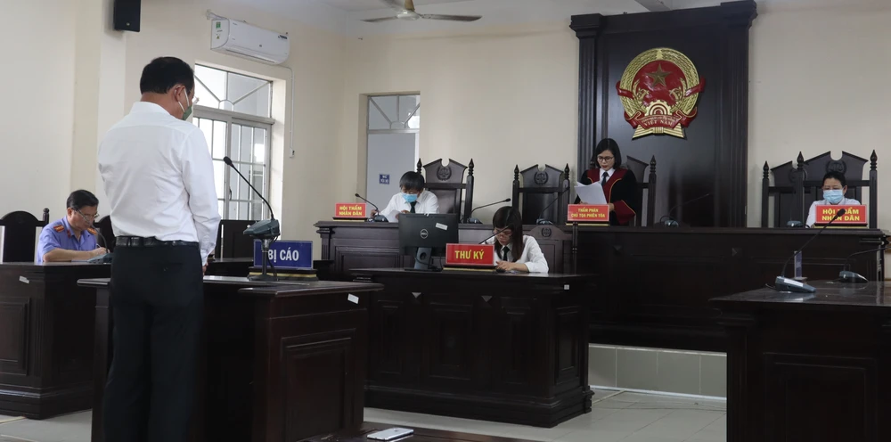 Bị cáo nghe tòa tuyên án. Ảnh: KL Bị cáo nghe tòa tuyên án. Ảnh: KL