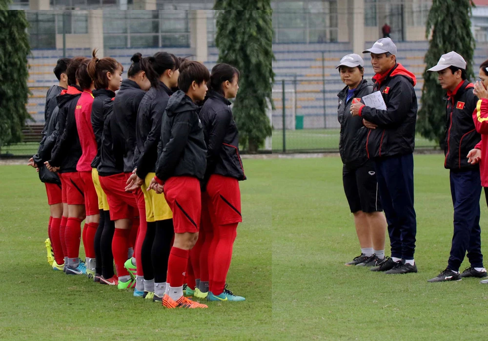 Thầy trò HLV Mai Đức Chung vẫn thận trọng trước chủ nhà Nepal. Ảnh: VFF