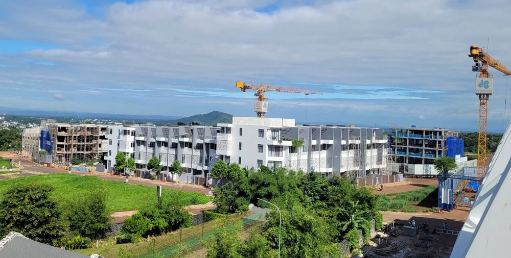Dự án khu đô thị Suối Xanh đang mở bán giai đoạn 3. Ảnh: VŨ LONG
