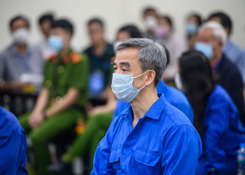 Cựu giám đốc BV Tim Hà Nội Nguyễn Quang Tuấn tại tòa. Ảnh: BÙI TRANG