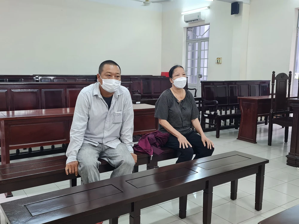 Hai bị cáo tại tòa. Ảnh: VŨ HỘI