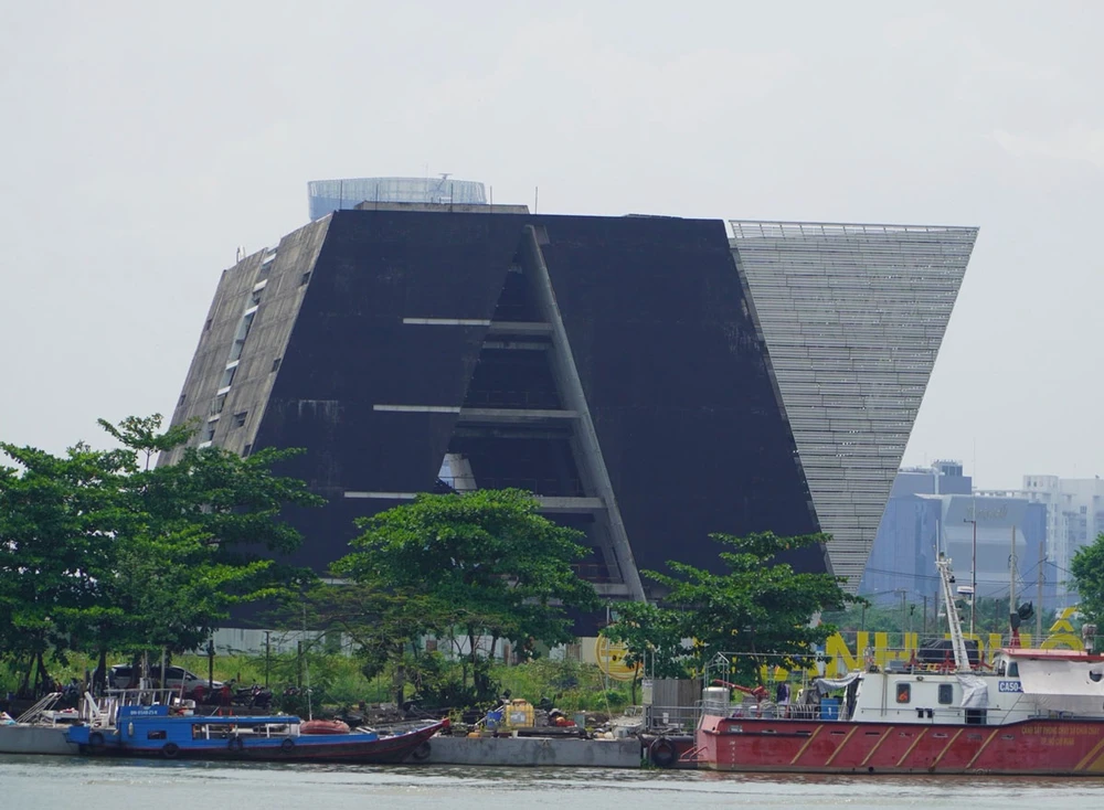 Kiến nghị thay thế nhà thầu thi công gói thầu chính trung tâm triển lãm ảnh 2