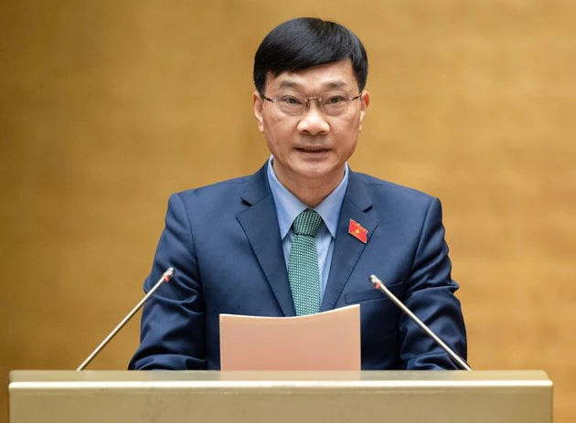 Chủ nhiệm Ủy ban Kinh tế của Quốc hội Vũ Hồng Thanh phát biểu thẩm tra dự thảo luật. Ảnh: TRỌNG PHÚ