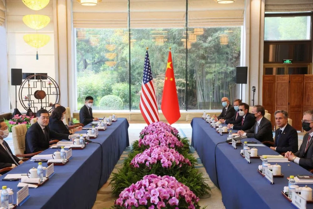Ngoại trưởng Mỹ Antony Blinken hội đàm với Bộ trưởng Bộ Ngoại giao TQ Tần Cương ở Bắc Kinh vào ngày 18-6. Ảnh: REUTERS