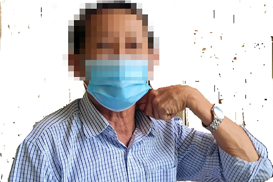 Ông TTL kể lại sự việc bắt giữ đối tượng. Ảnh: VŨ LONG