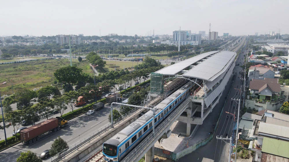 Việc TP.HCM được trao quyền thí điểm mô hình phát triển đô thị theo định hướng phát triển giao thông công cộng (TOD) sẽ giúp tạo sự đồng bộ trong phát triển đô thị và giao thông của TP. Ảnh: NGUYỆT NHI