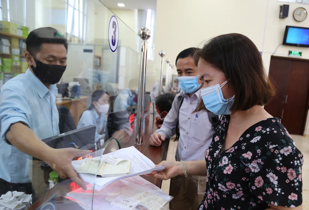 Việc sắp xếp, tổ chức đội ngũ cán bộ hợp lý, năng động, sáng tạo, dám nghĩ, dám làm là điều quan trọng, trước tiên để thực hiện thành công Nghị quyết 98. Ảnh: HOÀNG GIANG