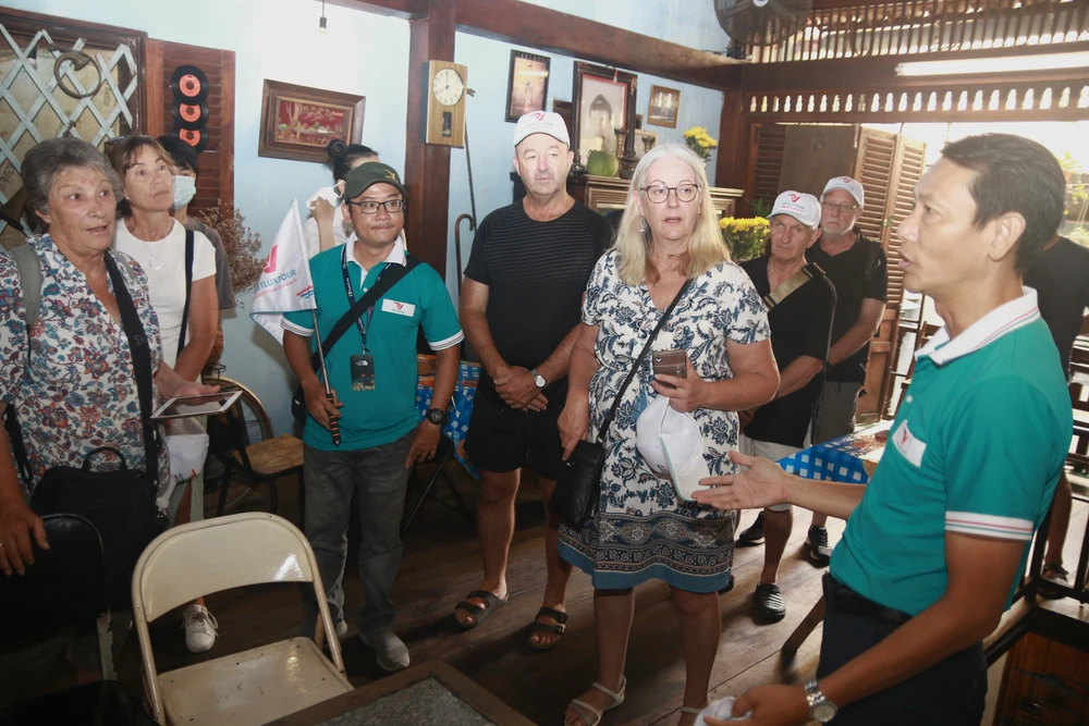 Tour Biệt động Sài Gòn thu hút du khách trong và ngoài nước. Ảnh: THU TRINH