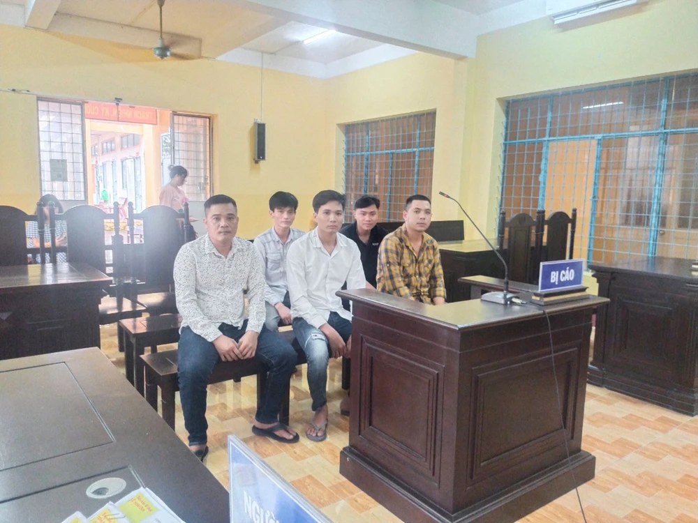 Các bị cáo tại phiên tòa. Ảnh: TRẦN VŨ