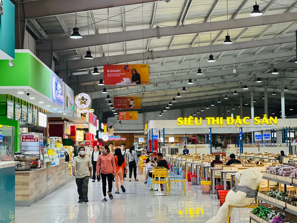 Trạm dừng Phúc Lộc (Tiền Giang) hiện đại, sạch sẽ với nhiều tiện ích được người dân đi từ TP.HCM về miền Tây rất yêu thích. Ảnh: ĐT