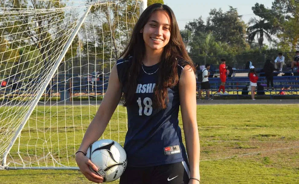 Kaiya Jota, thủ môn 17 tuổi của Philippines cao 1,90 m. Ảnh: GETTY IMAGES