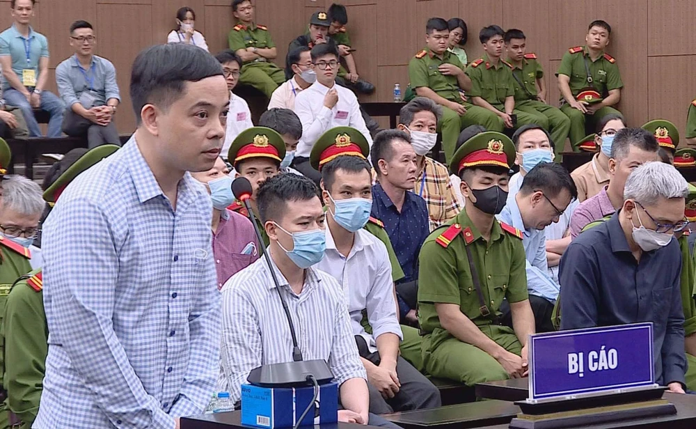 Tính đến ngày 24-7, bị cáo Phạm Trung Kiên và gia đình đã nộp hơn 42 tỉ đồng tiền nhận hối lộ. Ảnh:BÙI TRANG