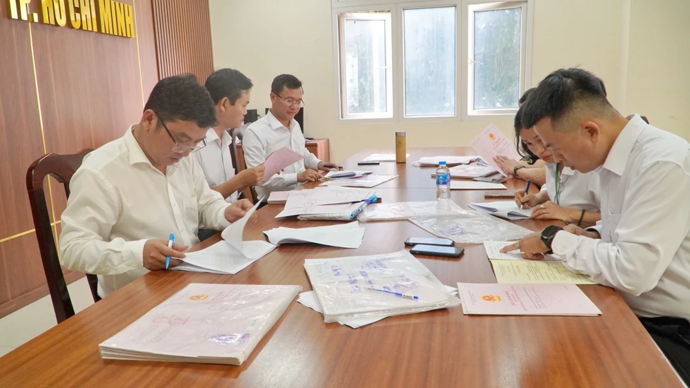 Tổ nhận đơn yêu cầu thi hành án của bị hại trong vụ Alibaba. Ảnh: CẨM TÚ