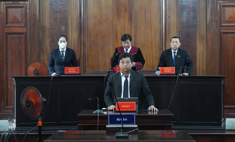 Hai hội thẩm nhân dân tham gia một phiên tòa ở TAND TP.HCM. Ảnh: HỮU ĐĂNG