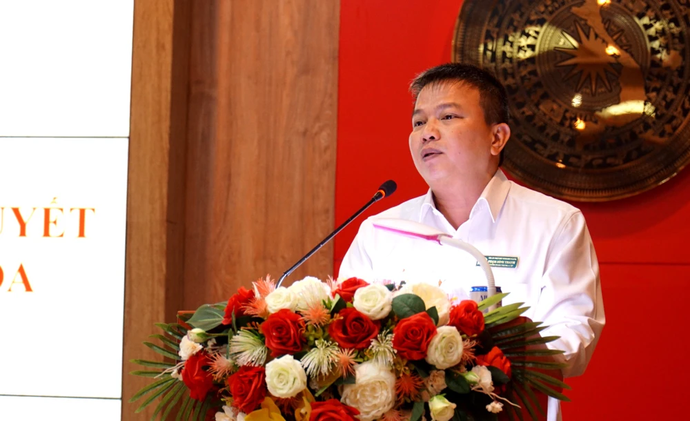 Ông Phạm Đình Thanh, Phó Chánh tòa, phụ trách Tòa Hành chính TAND tỉnh Khánh Hòa, phát biểu tại hội nghị. Ảnh: HUỲNH HẢI