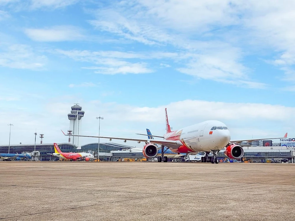 Để đảm bảo lượng máy bay phục vụ Tết, Cục Hàng không cho biết sẽ kéo dài thời gian khai thác hằng ngày của đội máy bay, tăng cường khai thác khung giờ đêm đến các cảng hàng không.