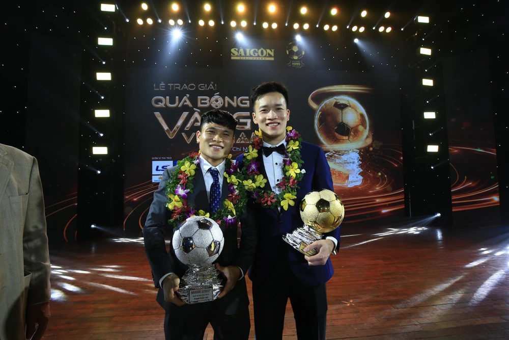 Quả bóng vàng Việt Nam Hoàng Đức và Quả bóng bạc Tuấn Hải.