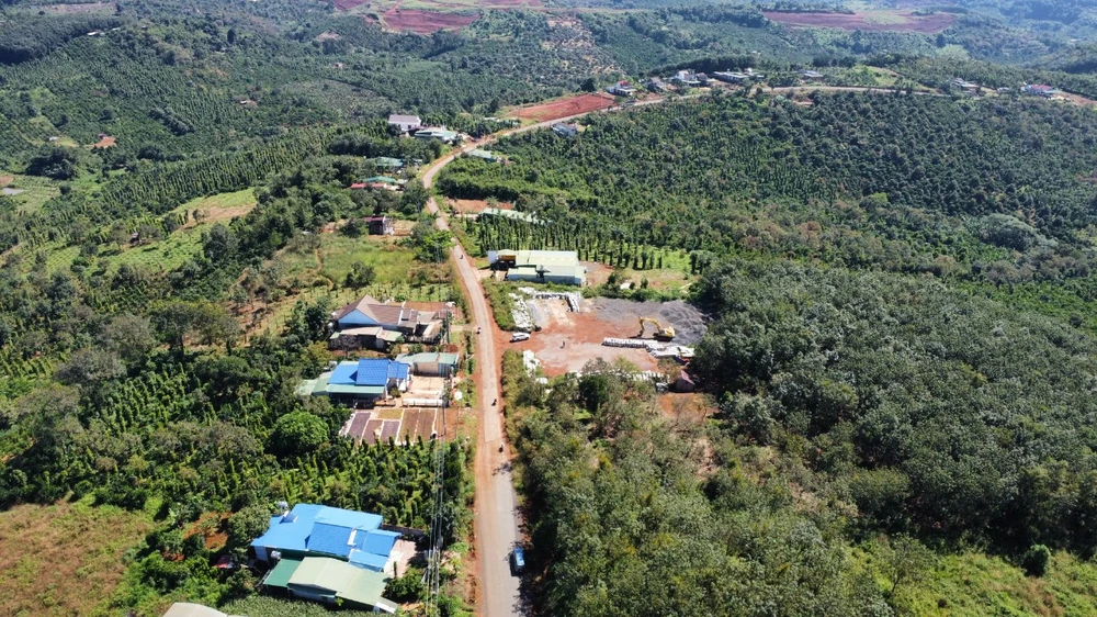 Dự án đường Đạo Nghĩa - Quảng Khê vướng quy hoạch bauxite. Ảnh: VŨ LONG