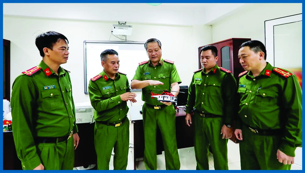 Cảnh sát cơ động xây dựng 'quả đấm thép', tác chiến trên không