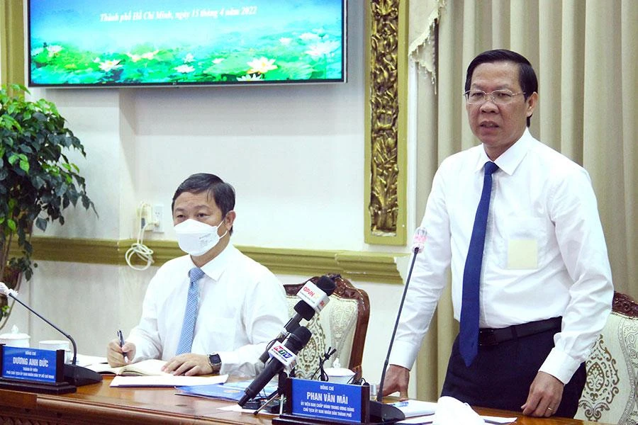 Chủ tịch UBND TP.HCM Phan Văn Mãi kêu gọi chuyên gia, hiệp hội, doanh nghiệp cùng đóng góp để là “đồng tác giả” của chuyển đổi số tại TP. Ảnh: LÊ THOA