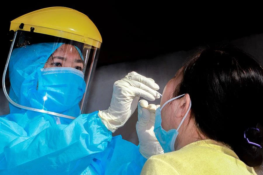 Trong ba đơn vị có hợp đồng mua kit test của Công ty Việt Á, có hai đơn vị đã thanh toán 100% là Sở Y tế và Trung tâm Kiểm soát bệnh tật tỉnh Hậu Giang. Ảnh: CHÂU ANH