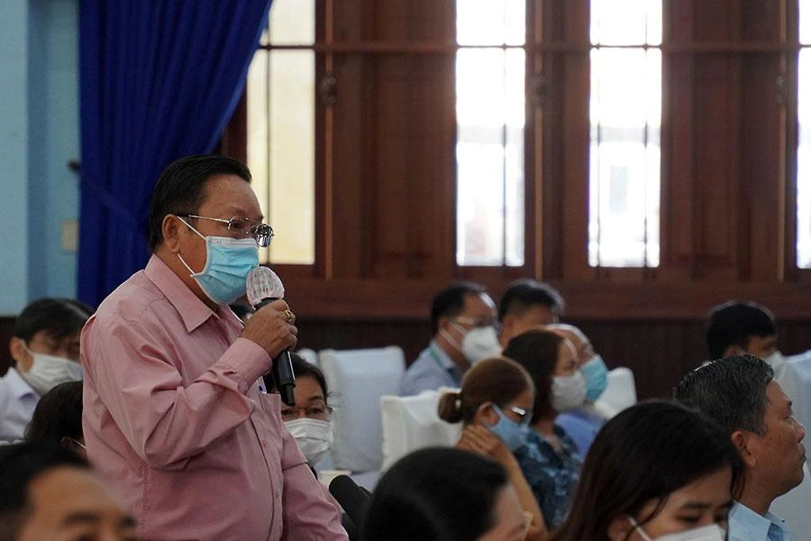 Cử tri Mai Trí Dũng (xã Nhơn Đức, huyện Củ Chi) phát biểu tại buổi tiếp xúc. Ảnh: MINH TÂM