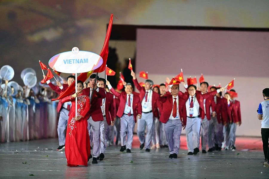 Đoàn thể thao chủ nhà Việt Nam trong đêm khai mạc.