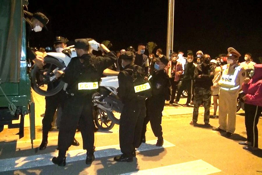 Cảnh sát tuần tra, bắt giữ xe vi phạm