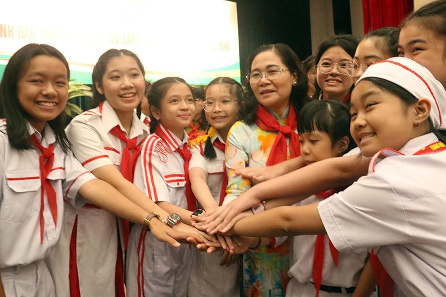 Bà Nguyễn Thị Lệ mong muốn hiểu nguyện vọng của các thiếu nhi để chăm lo ngày càng tốt hơn. Ảnh: THẢO PHƯƠNG