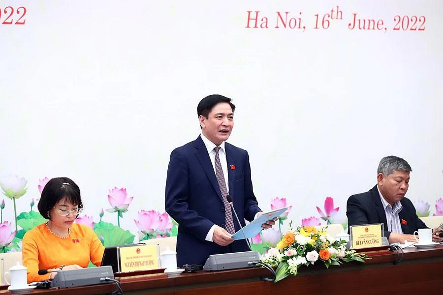 Tổng thư ký Quốc hội Bùi Văn Cường tại buổi họp báo thông báo kết quả kỳ họp thứ ba, Quốc hội khóa XV. Ảnh: NHÓM PV