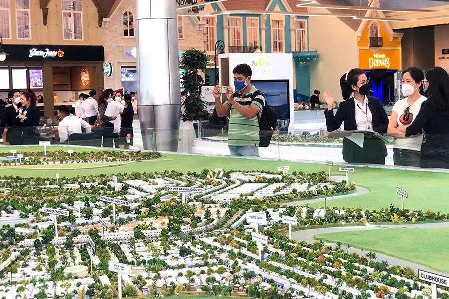 Giao dịch bất động sản về cơ bản vẫn đòi hỏi một quá trình xem xét, trao đổi trực tiếp.