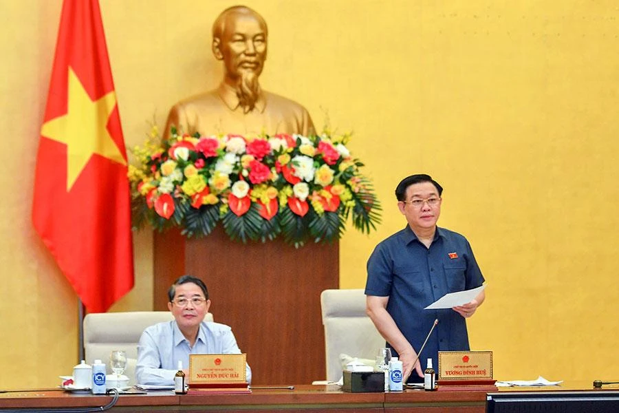 Chủ tịch Quốc hội Vương Đình Huệ kết luận phiên họp. Ảnh: quochoi.vn