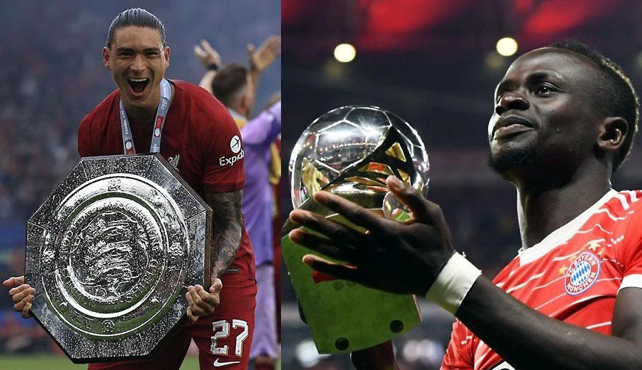 Darwin Nunez với Siêu cúp Anh (ảnh trái) và Mane ôm Siêu cúp Đức. Ảnh: GETTY IMAGES