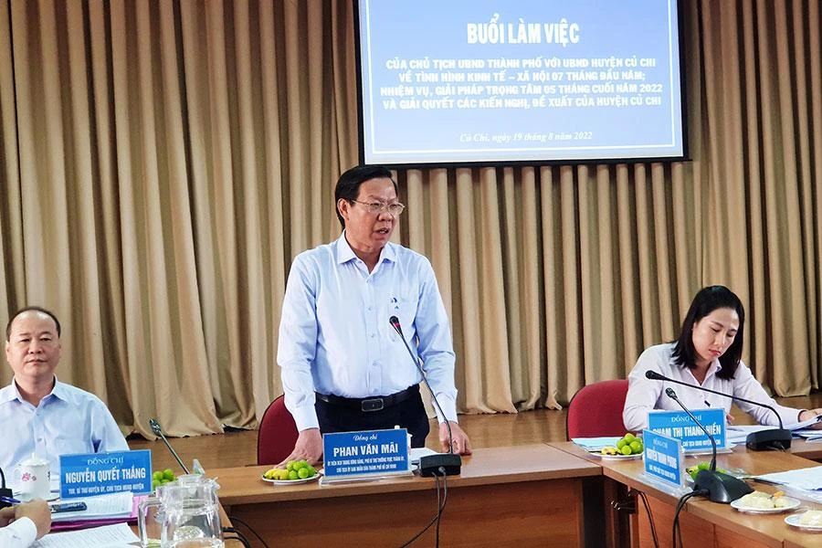 Chủ tịch UBND TP.HCM Phan Văn Mãi phát biểu tại buổi làm việc với huyện Củ Chi vào chiều 19-8. Ảnh: NGUYỄN TÂN