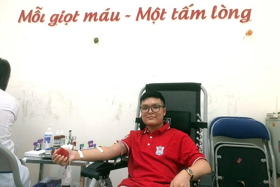 Đặng Văn Tốt tham gia hoạt động hiến máu tình nguyện. Ảnh: NVCC Đặng Văn Tốt tham gia hoạt động hiến máu tình nguyện. Ảnh: NVCC