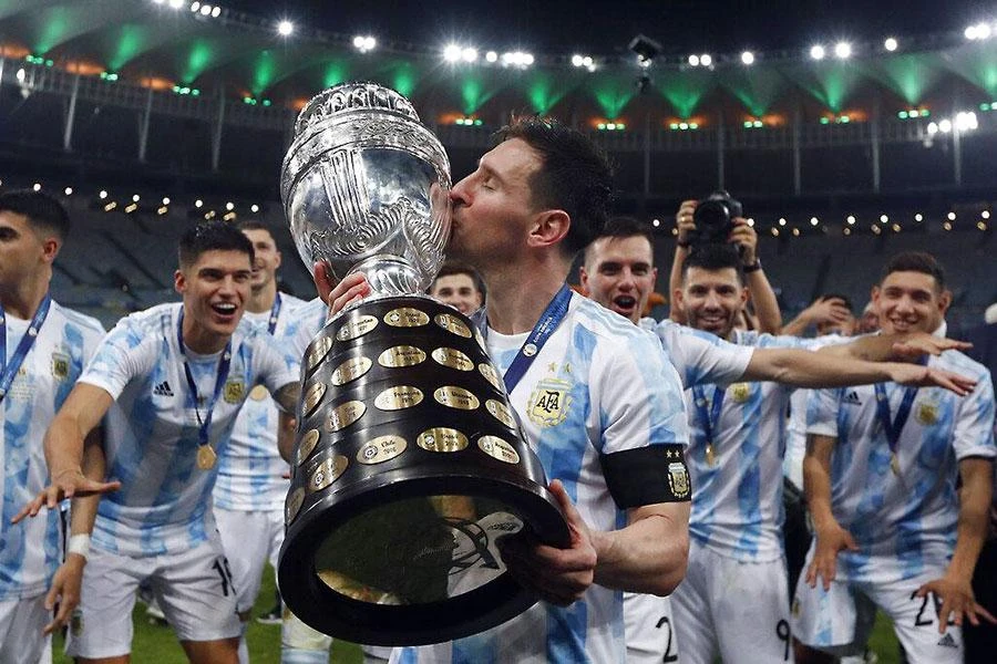 Messi vô địch Copa America cùng đồng đội Argentina. Ảnh: GETTY Messi vô địch Copa America cùng đồng đội Argentina. Ảnh: GETTY