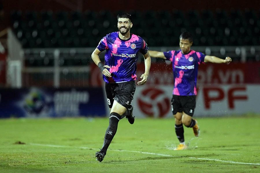 Ngoại binh của Sài Gòn FC đã tìm thấy nụ cười ở trận thắng Hà Tĩnh 3-2. Ảnh: ANH PHƯƠNG