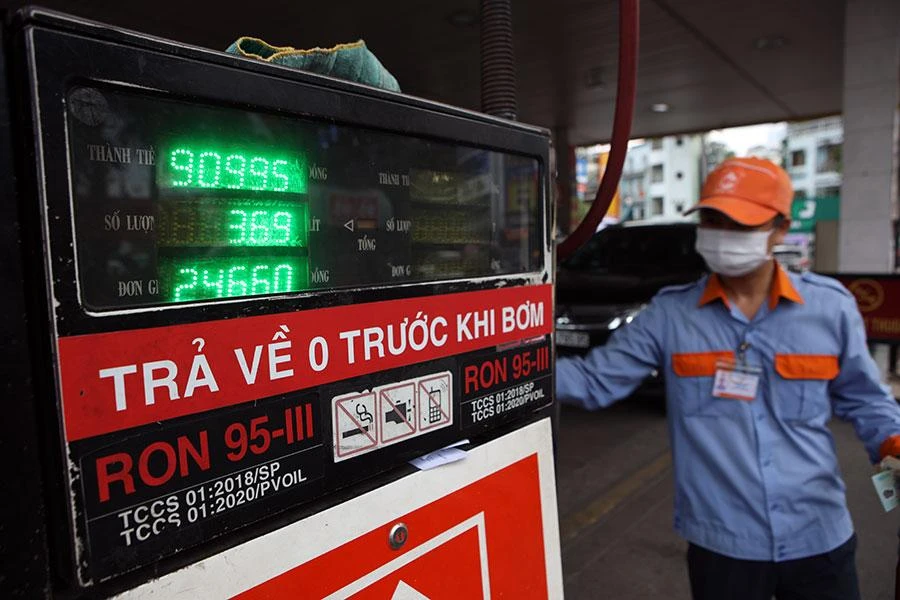 Cần điều chỉnh cơ chế để thị trường xăng dầu vận hành trôi chảy. Ảnh: NGUYỆT NHI